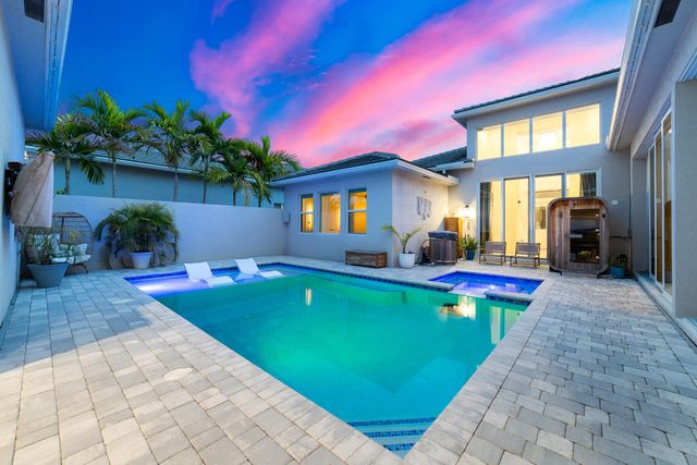 4560 ESTATES Circle, The Acreage, FL 33470