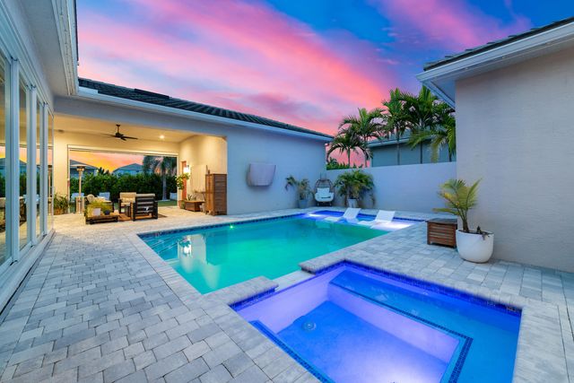 4560 ESTATES Circle, The Acreage, FL 33470