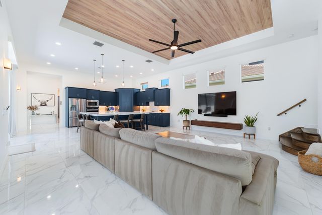4560 ESTATES Circle, The Acreage, FL 33470