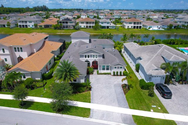 4560 ESTATES Circle, The Acreage, FL 33470