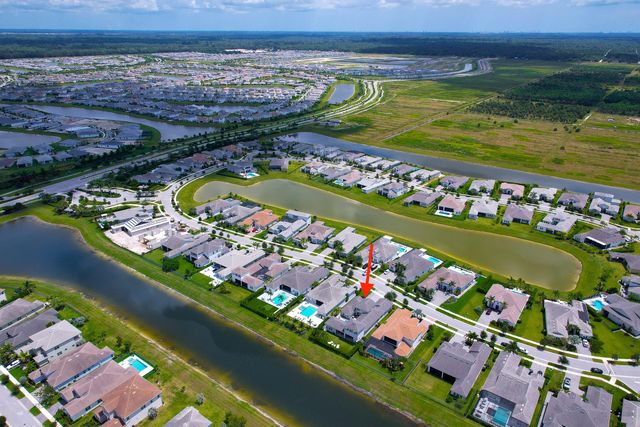 4560 ESTATES Circle, The Acreage, FL 33470