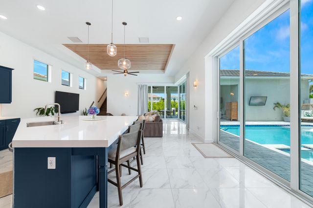 4560 ESTATES Circle, The Acreage, FL 33470