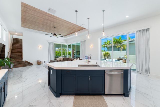4560 ESTATES Circle, The Acreage, FL 33470