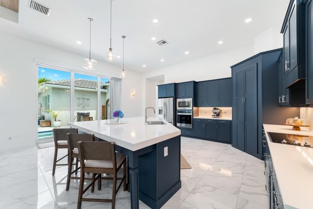 4560 ESTATES Circle, The Acreage, FL 33470