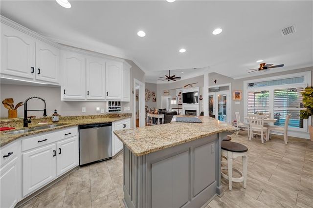 718 Natchez Trail Court, Mobile, AL 36609