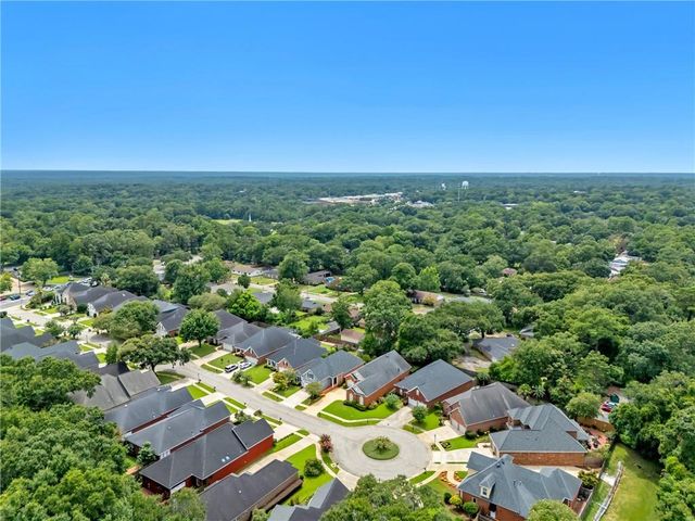 718 Natchez Trail Court, Mobile, AL 36609