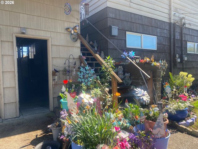 601 AYERS St, Kelso, WA 98626
