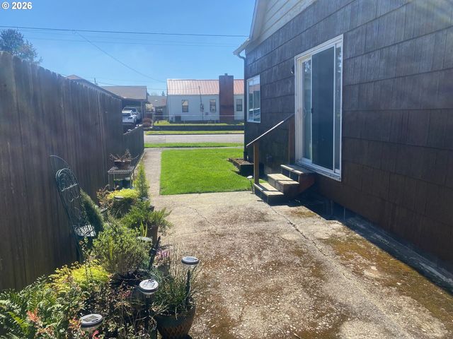 601 AYERS St, Kelso, WA 98626