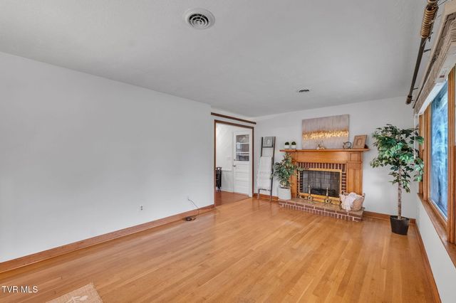 135 Montrose Drive, Bristol, VA 24201