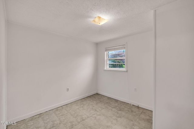 135 Montrose Drive, Bristol, VA 24201