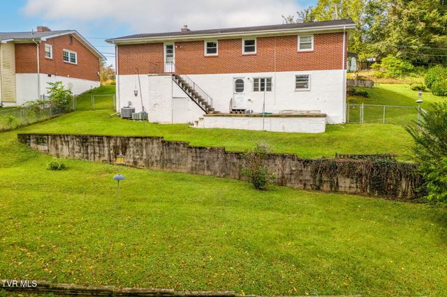 135 Montrose Drive, Bristol, VA 24201