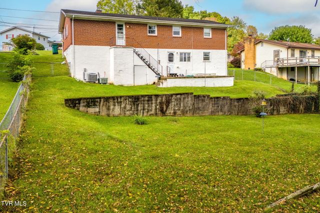 135 Montrose Drive, Bristol, VA 24201