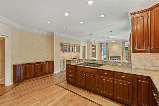 929 E RIVERWALK DR, Memphis, TN 38120