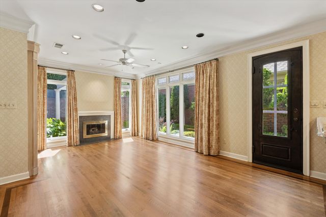 929 E RIVERWALK DR, Memphis, TN 38120