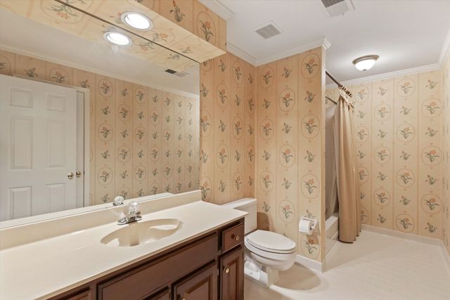 929 E RIVERWALK DR, Memphis, TN 38120