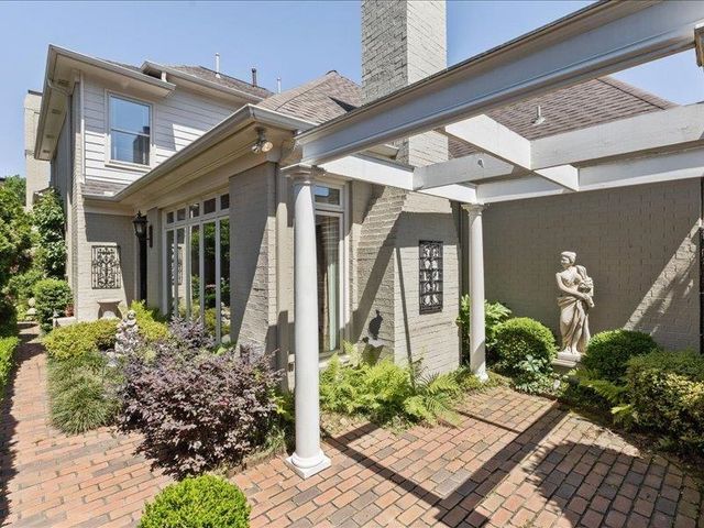 929 E RIVERWALK DR, Memphis, TN 38120