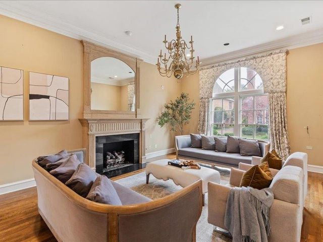 929 E RIVERWALK DR, Memphis, TN 38120