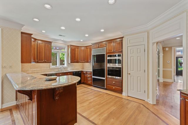 929 E RIVERWALK DR, Memphis, TN 38120