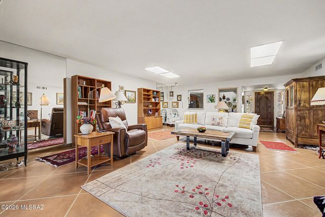 8421 N Vía Tioga, Tucson, AZ 85704