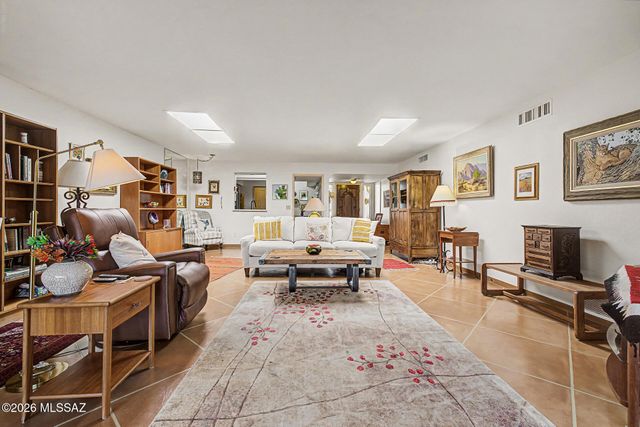 8421 N Vía Tioga, Tucson, AZ 85704