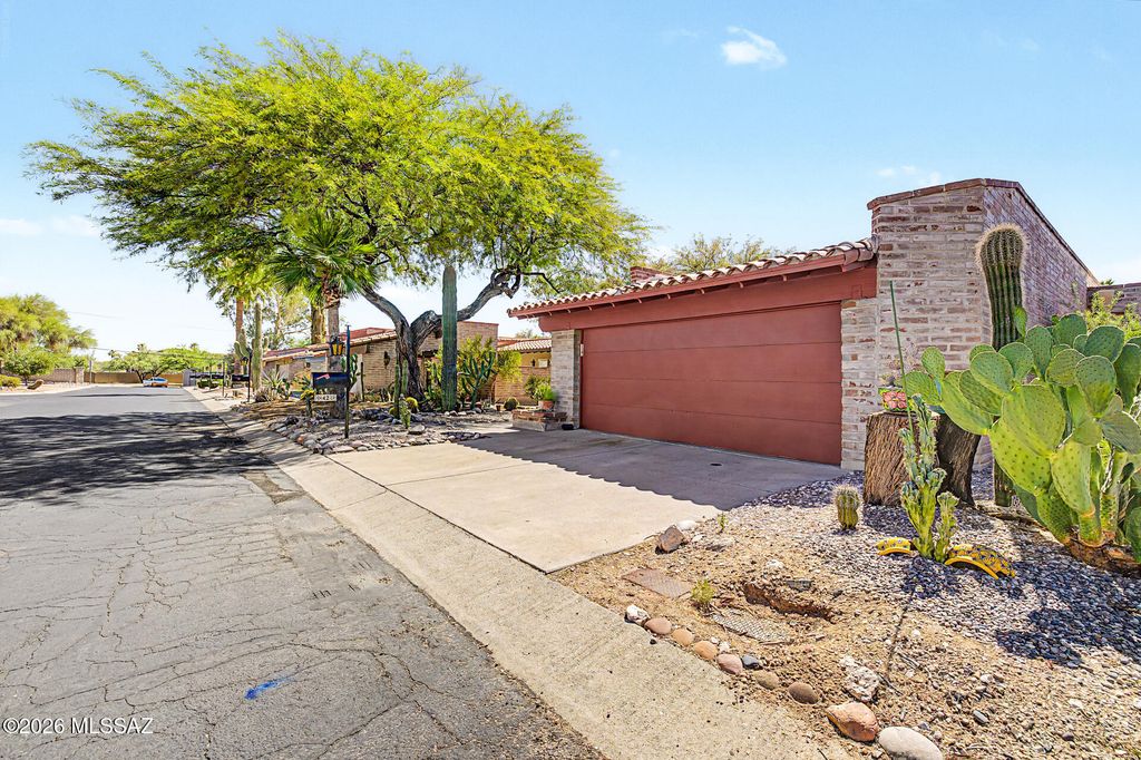 8421 N Vía Tioga, Tucson, AZ 85704