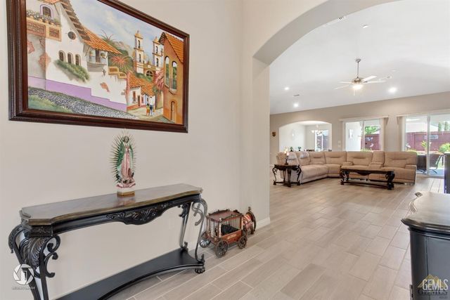 9130 Almond Creek Drive, Bakersfield, CA 93311