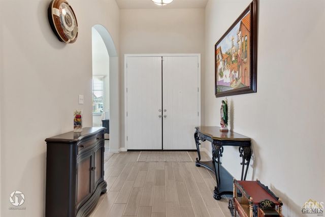 9130 Almond Creek Drive, Bakersfield, CA 93311