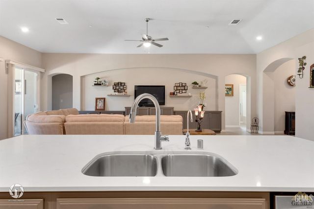 9130 Almond Creek Drive, Bakersfield, CA 93311