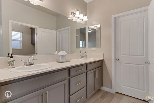 9130 Almond Creek Drive, Bakersfield, CA 93311