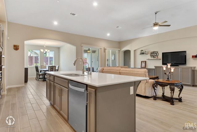 9130 Almond Creek Drive, Bakersfield, CA 93311