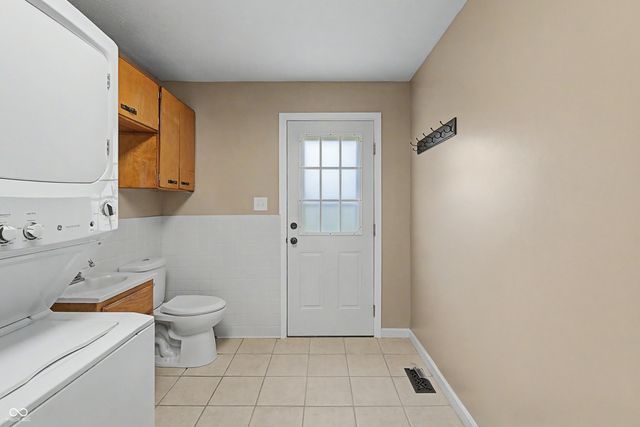 11975 E Legal Tender Road, Columbus, IN 47203