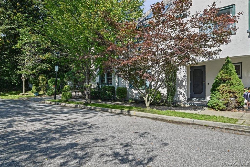 5 1st Place, Garden City, NY 11530 — photo 2