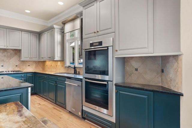 2905 Plumb Street, West University Place, TX 77005