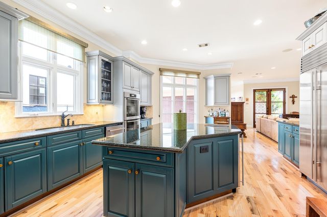 2905 Plumb Street, West University Place, TX 77005