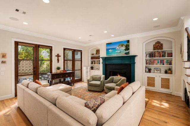 2905 Plumb Street, West University Place, TX 77005