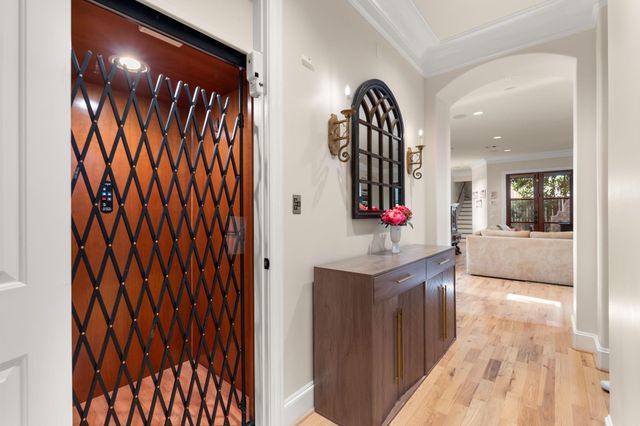 2905 Plumb Street, West University Place, TX 77005