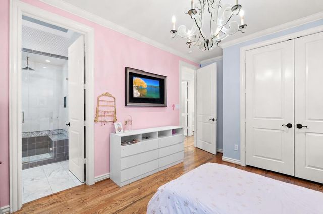 2905 Plumb Street, West University Place, TX 77005
