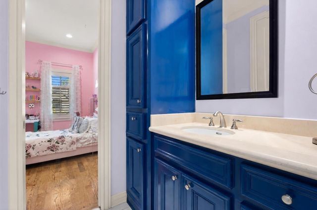 2905 Plumb Street, West University Place, TX 77005