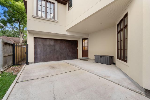 2905 Plumb Street, West University Place, TX 77005
