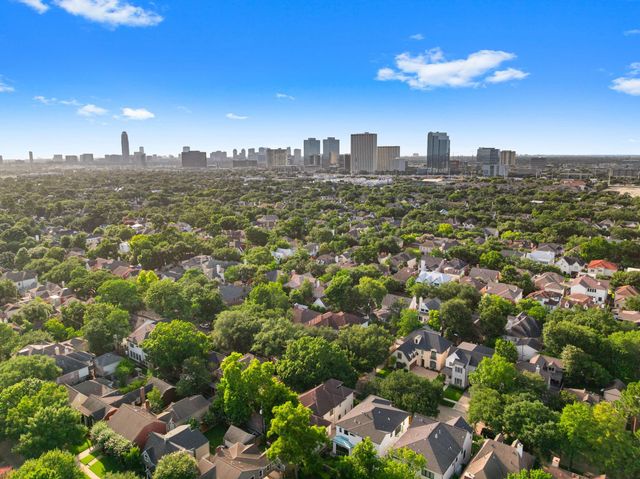 2905 Plumb Street, West University Place, TX 77005