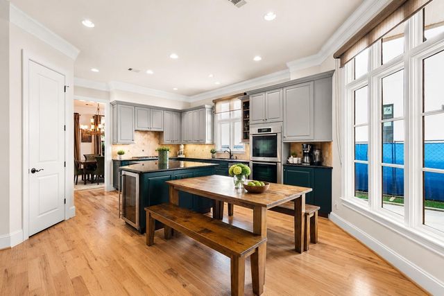 2905 Plumb Street, West University Place, TX 77005