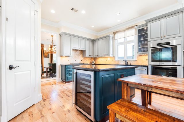2905 Plumb Street, West University Place, TX 77005