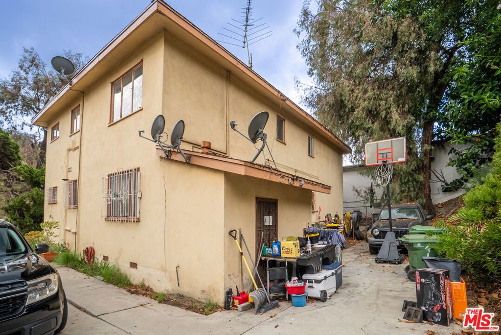 4143 Don Tomaso Drive 1, Los Angeles, CA 90008 — photo 4