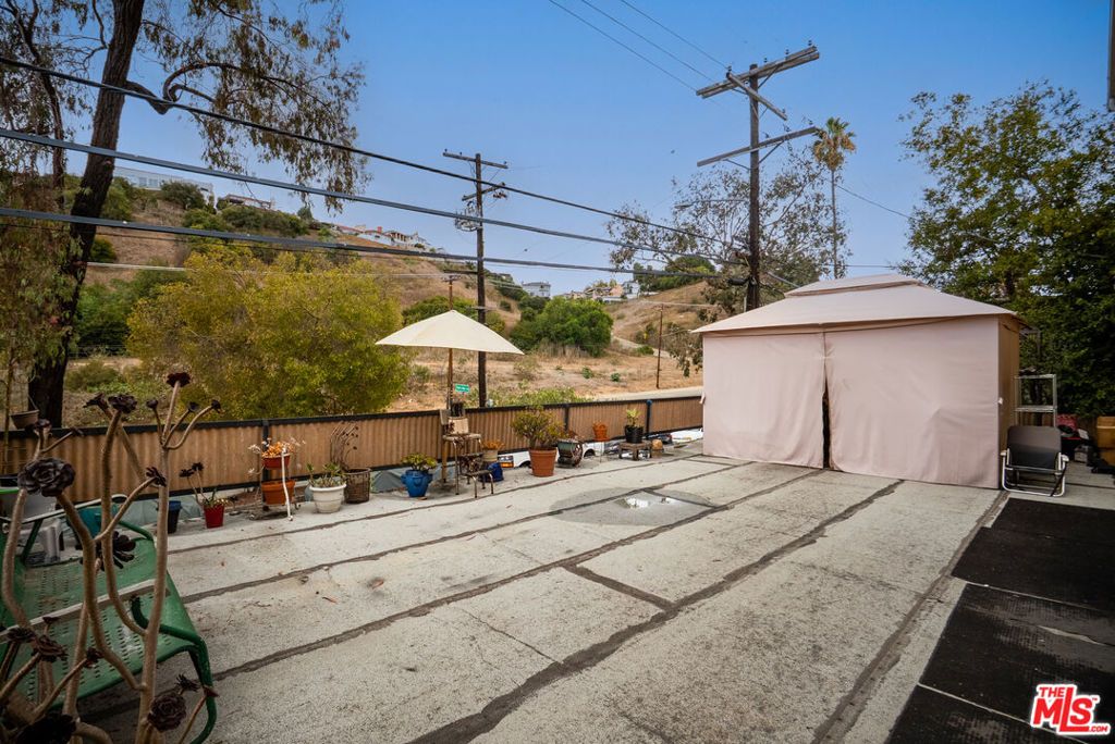 4143 Don Tomaso Drive 1, Los Angeles, CA 90008 — photo 5