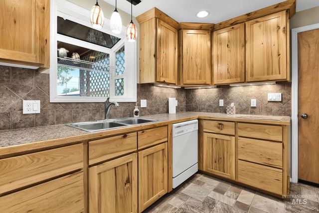 3305 S Beverly St, Boise, ID 83709