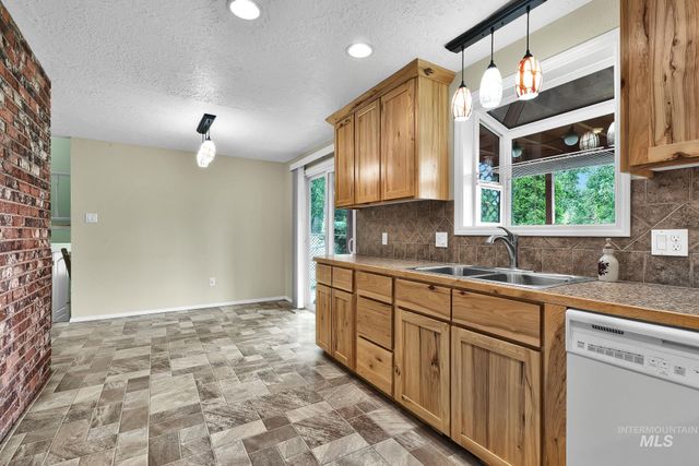 3305 S Beverly St, Boise, ID 83709