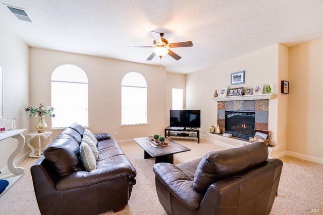 185 Johnson St, Windsor, CA 95492