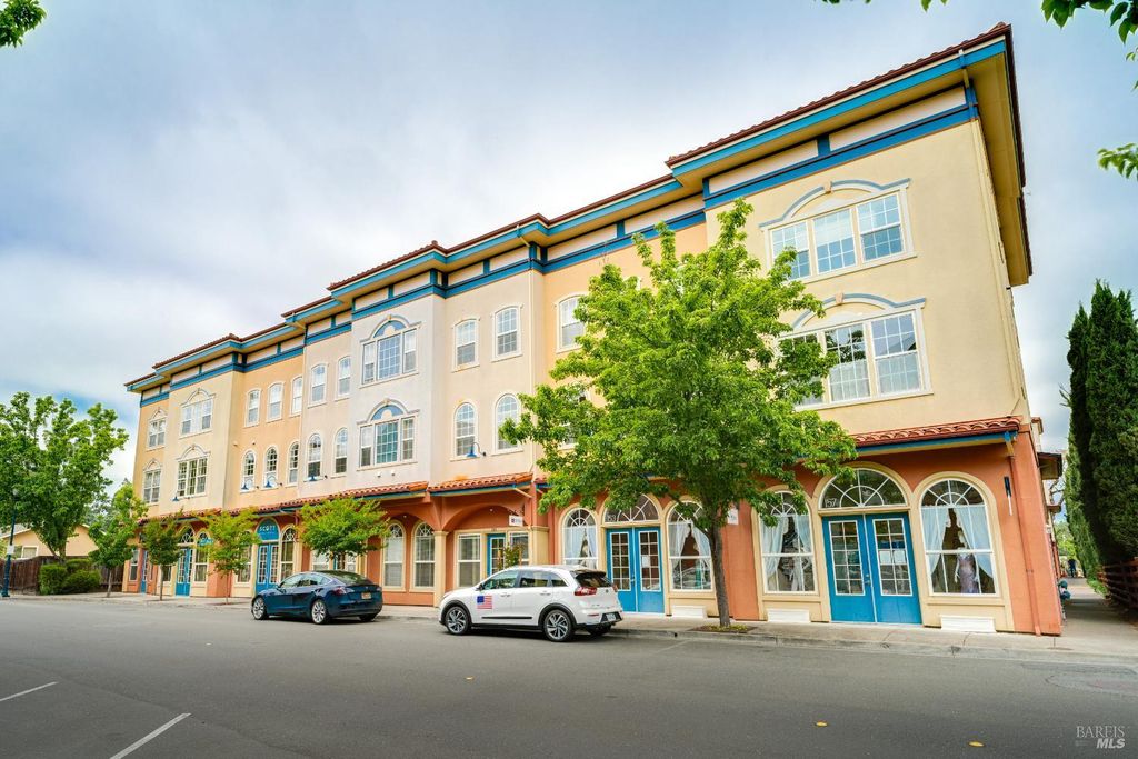 185 Johnson St, Windsor, CA 95492