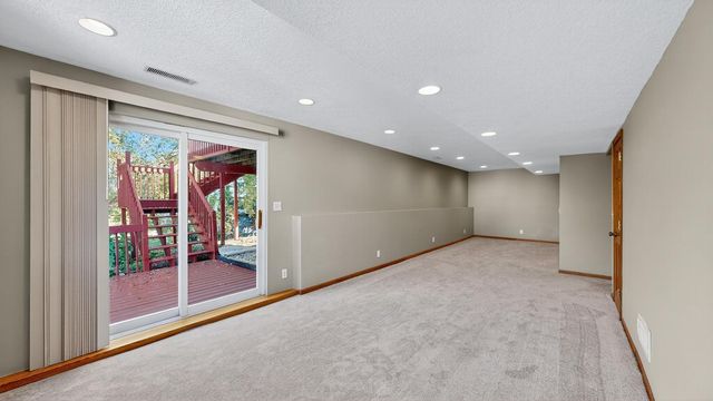 2114 Ponderosa Drive SW, Rochester, MN 55902