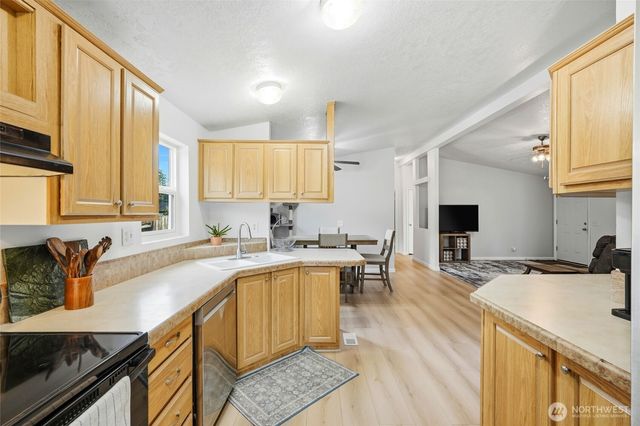 570 Ocean View Drive, Oak Harbor, WA 98277